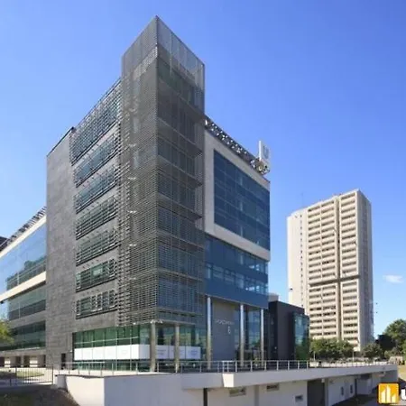 Modern Apartment,close To City Center,free Parking,wifi 公寓 卡托维兹