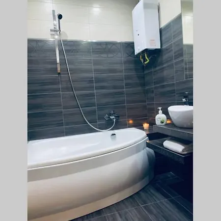 Modern Apartment,close To City Center,free Parking,wifi 公寓 卡托维兹