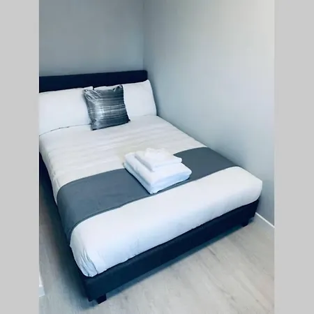 Modern Apartment,close To City Center,free Parking,wifi * 卡托维兹