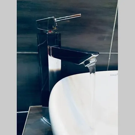 Modern Apartment,close To City Center,free Parking,wifi 公寓 卡托维兹