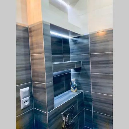 Modern Apartment,close To City Center,free Parking,wifi 公寓 *