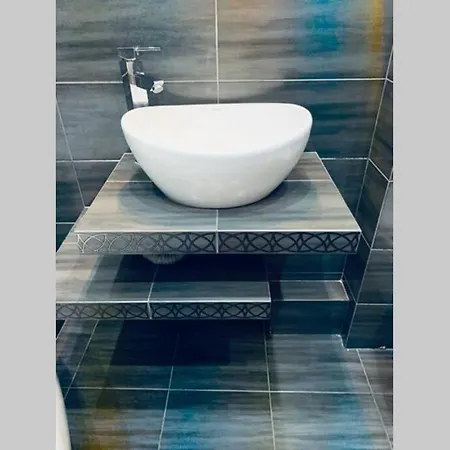 Modern Apartment,close To City Center,free Parking,wifi 卡托维兹
